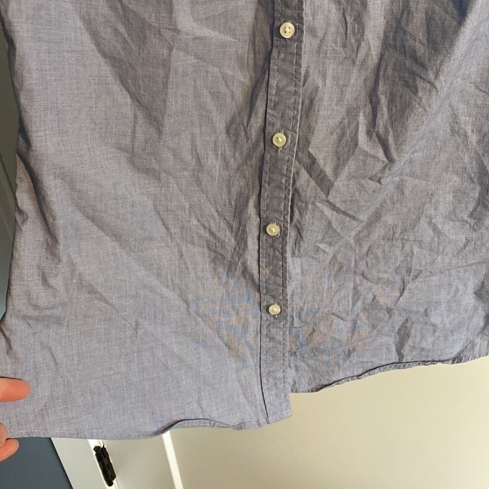 Banana Republic Tailored Fit Sleeveless Blouse EUC - Picture 6 of 6